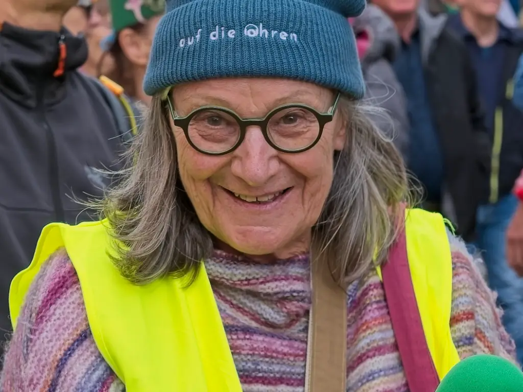 alt="Leonie Drechsel – Moderatorin bei FREIRAD"